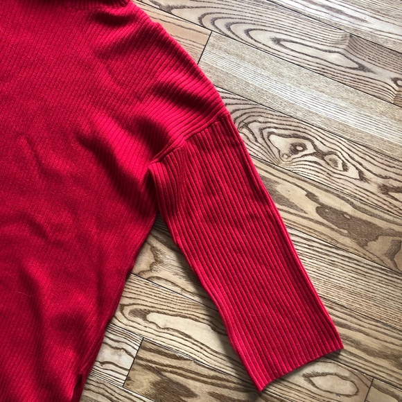 Oversized red turtleneck - Picture 2 of 5